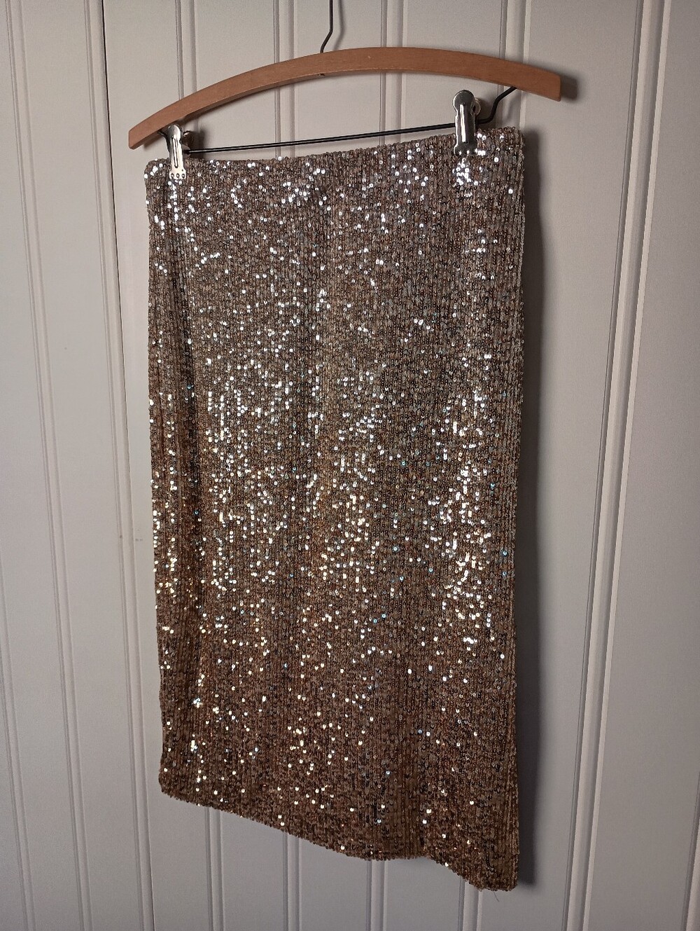 Chelsea & Violet- Sequined Gold Pencil Stretch Skirt- Size S/M